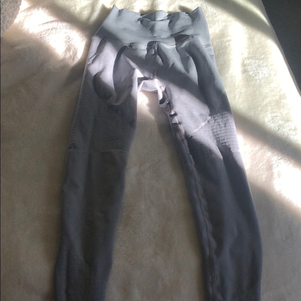 Alphalete grey leggings